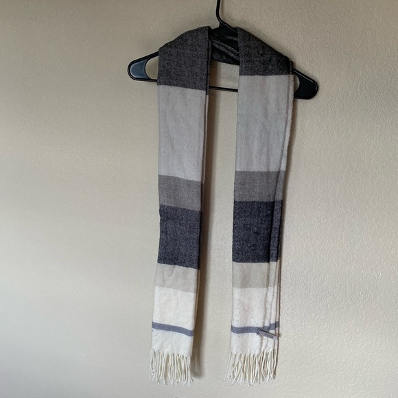 Grey plaid scarf - Picture 1 of 3